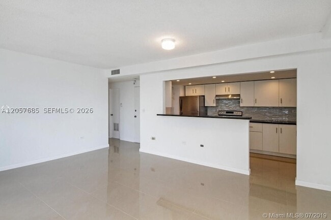 Building Photo - 7545 E Treasure Dr