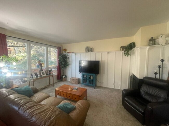 Building Photo - 3 Bedroom Townhouse Minutes from Canyons