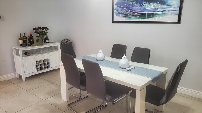 Building Photo - 616 SE 8th Ave