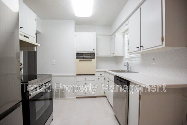 Building Photo - 5131 Trussell Ave