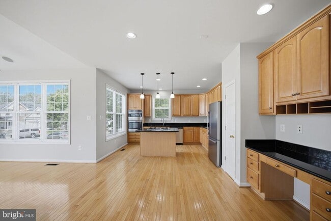Building Photo - 20 Pinehurst Ln