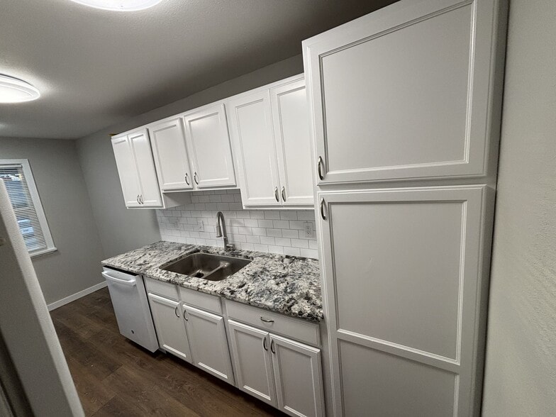 Building Photo - 69 Toponce Dr