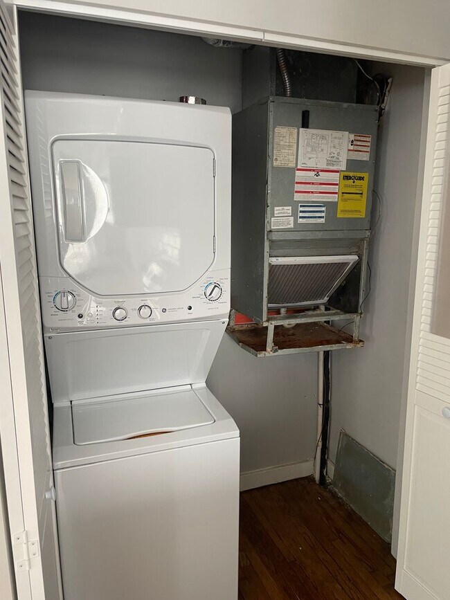 Building Photo - 4535 Flad Ave