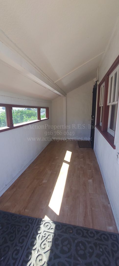 Building Photo - Central Roseville, 1 Bed, 1 Ba, Wall Air, ...