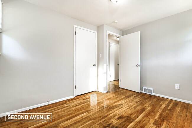 Building Photo - 136 College Park Dr