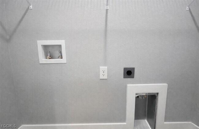 Building Photo - 529 SE 7th St