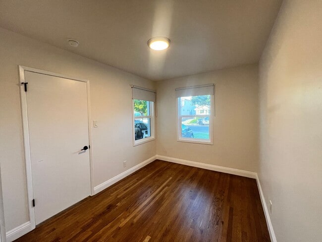 Building Photo - Beautifully Maintained 3 bedroom home