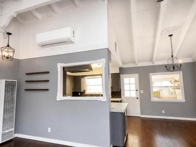 Building Photo - 1266 Elm Ave
