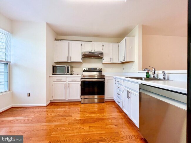 Building Photo - 5635 Gosling Dr