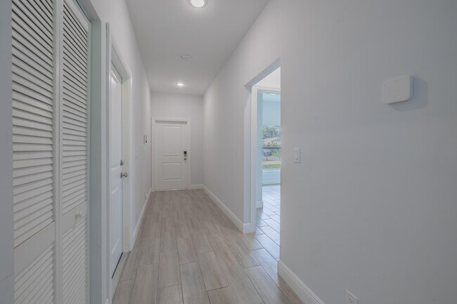 Building Photo - 2240 84th Ct