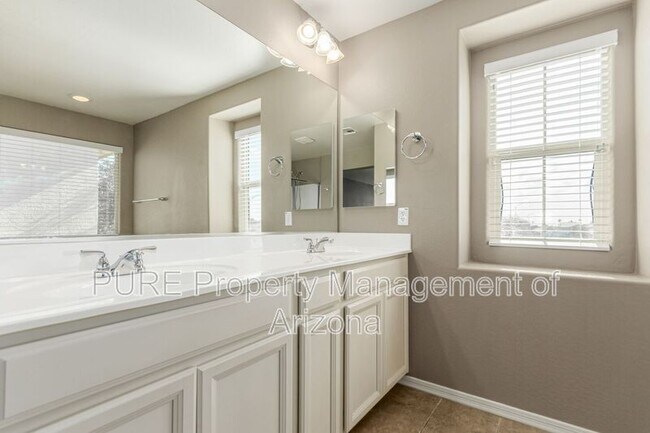 Building Photo - 1423 N Balboa