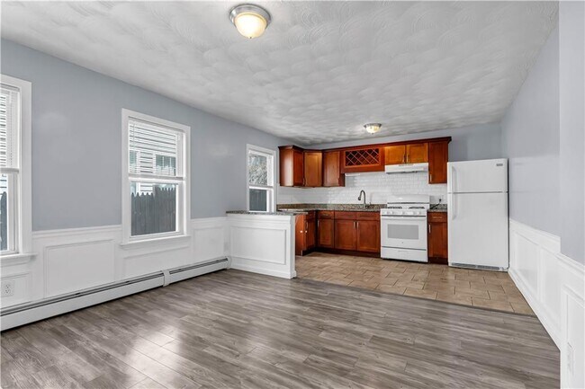Building Photo - 871 Manton Ave