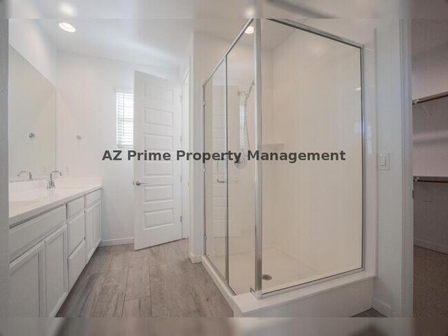 Building Photo - 3719 S 63rd Dr