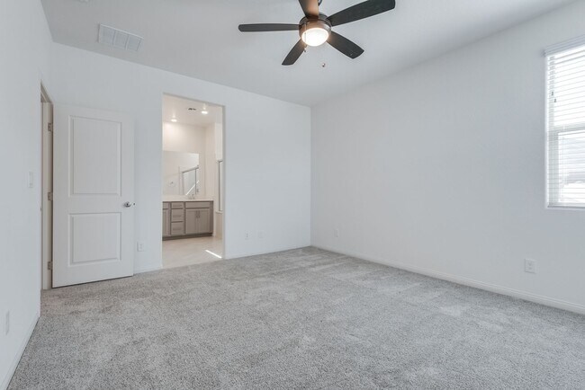 Building Photo - Highly upgraded, spacious, 4 bedroom home ...