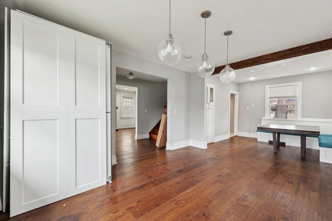 Building Photo - 48 Marinus St