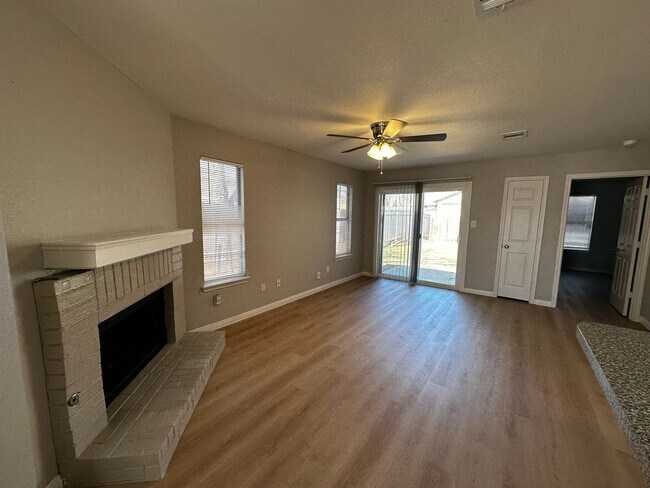 Building Photo - Ginder Properties2 (2906 Kestrel Dr)