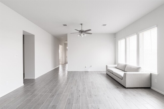 Building Photo - 10402 Cecilia Star Ln