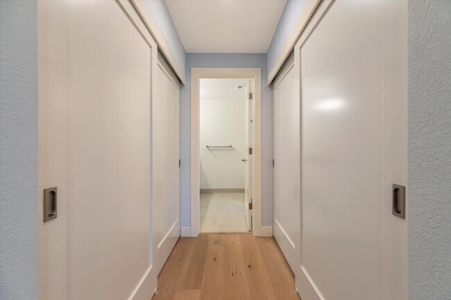 Building Photo - Hamilton Place Townhome