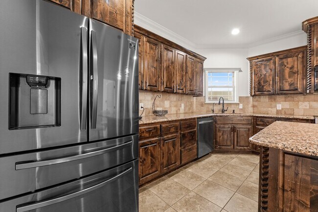 Building Photo - 1400 N Redondo Ave