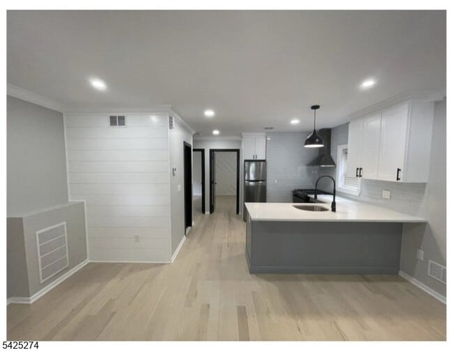 Building Photo - 40 Grant St