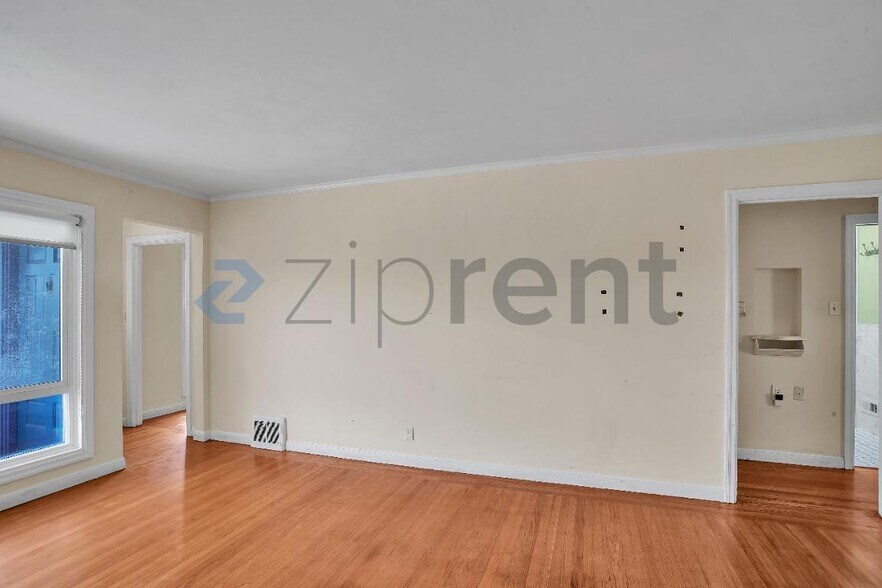 Building Photo - Unit
