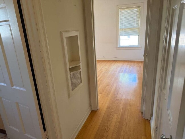 Building Photo - Beautiful two bedroom/1 bathroom with Original Details