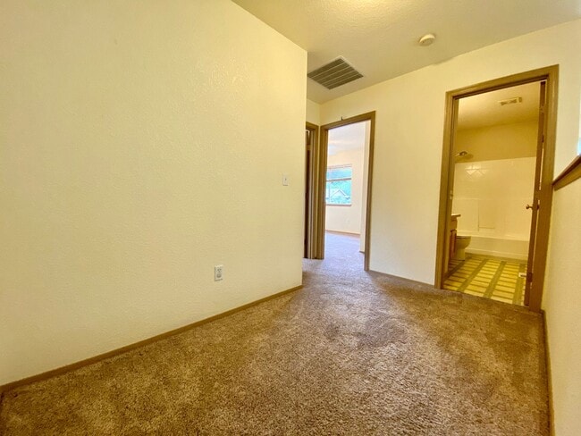 Building Photo - Beautiful New Home in Lexington Neighborho...