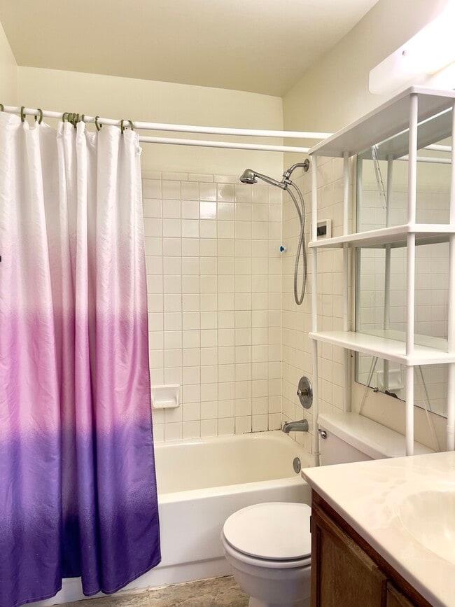 Building Photo - 817 74th St