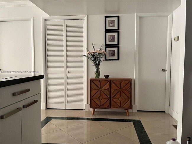 Building Photo - 1865 Brickell Ave