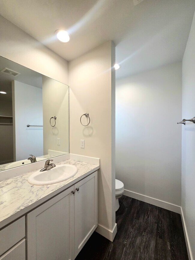 Building Photo - Newer Rambler in Mary Hill Estates!