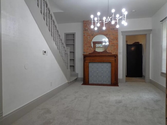 Building Photo - 557 E Whittier St