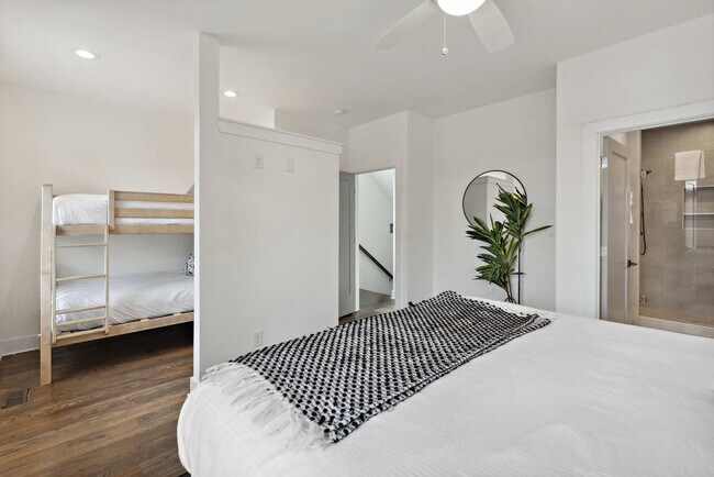 Building Photo - 3206 West End Cir