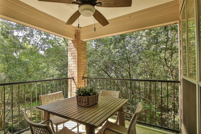 Building Photo - 8051 Bay Branch Dr
