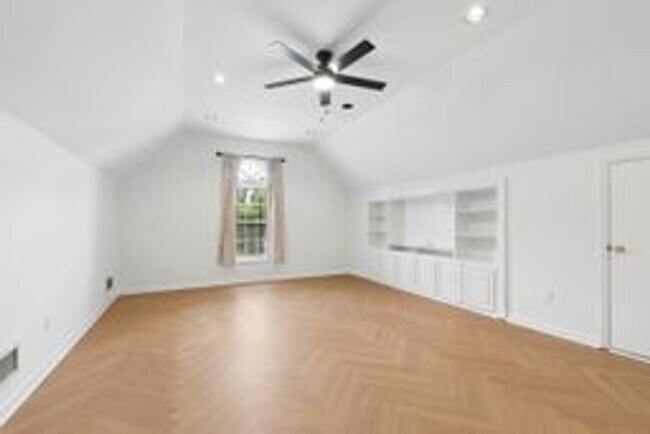 Building Photo - Beautiful Brentwood Home with Inground Pool on Quiet Cul-de-Sac