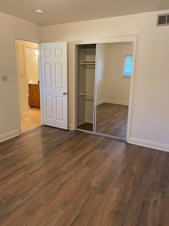 Building Photo - 2 bed/ 1 bath duplex near Downtown Vacaville