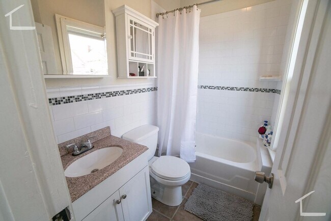 Building Photo - 26 Pinckney St