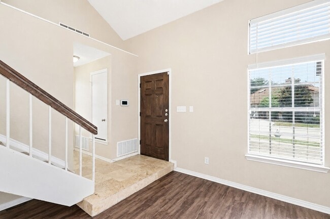 Building Photo - 608 Fiesta Cir
