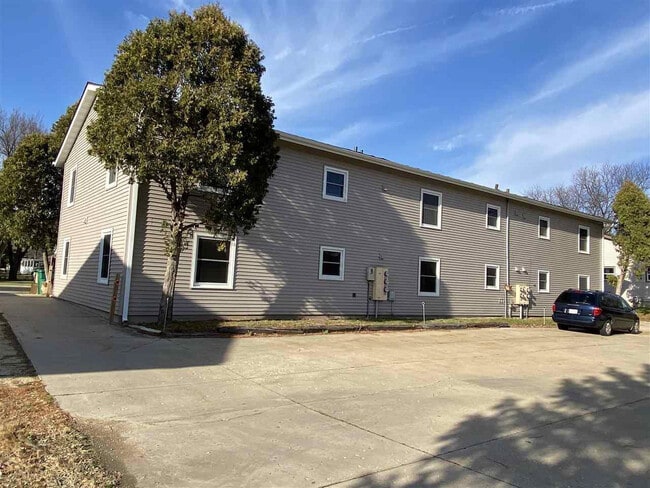 Building Photo - 235 Broadway Dr