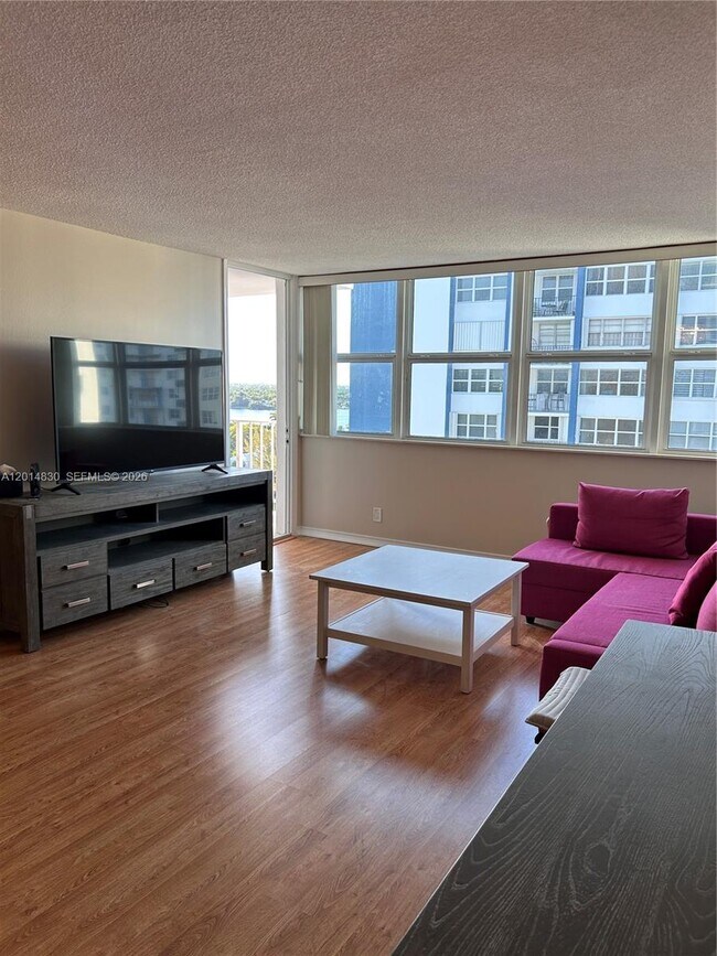 Building Photo - 1410 S Ocean Dr