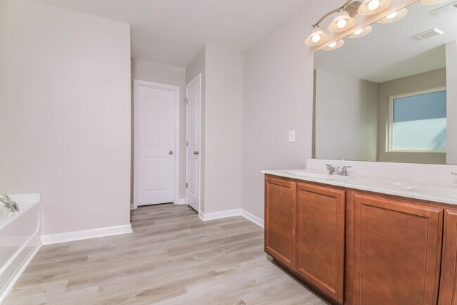 Building Photo - 127 Blakeford Dr