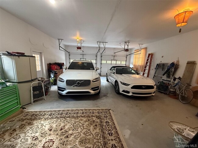 Building Photo - 2465 Fairway Dr