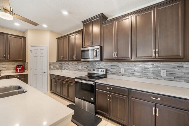Building Photo - 13413 Palmera Vista Dr