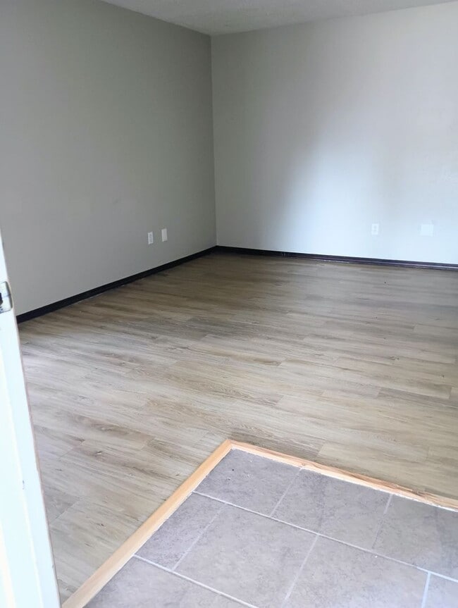 Building Photo - Nice duplex