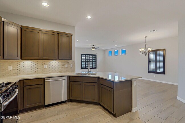 Building Photo - 13752 Newton Ct