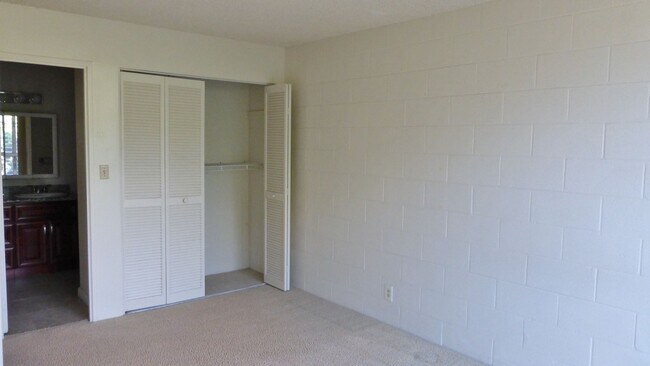 Building Photo - 1687 Pensacola St