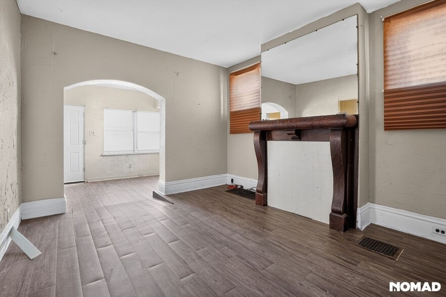 Building Photo - 4829 Lougean Ave