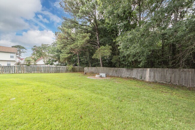 Building Photo - 4 Bedroom 3 Bath Home in Windsor Hill - North Charleston