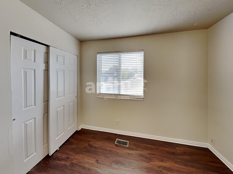 Building Photo - 5404 W Sunfalls Ct