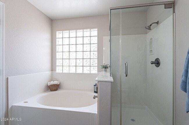 Building Photo - 445 W Mountain Sage Dr