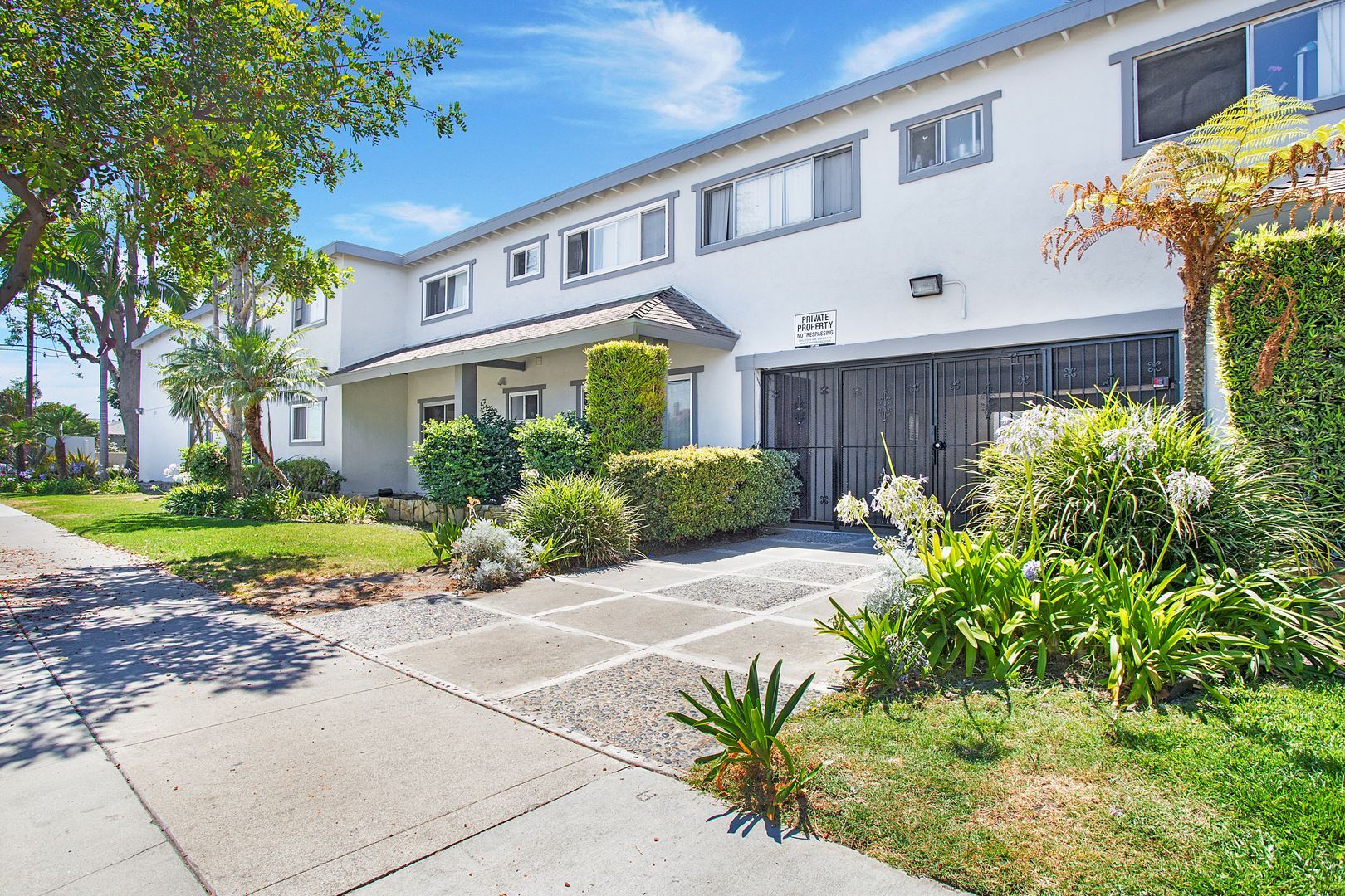 Building Photo - 10442 Lampson Ave